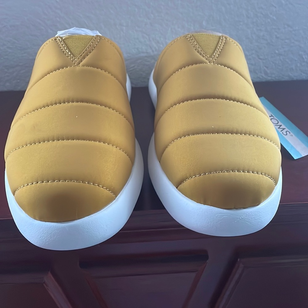 Toms NWT